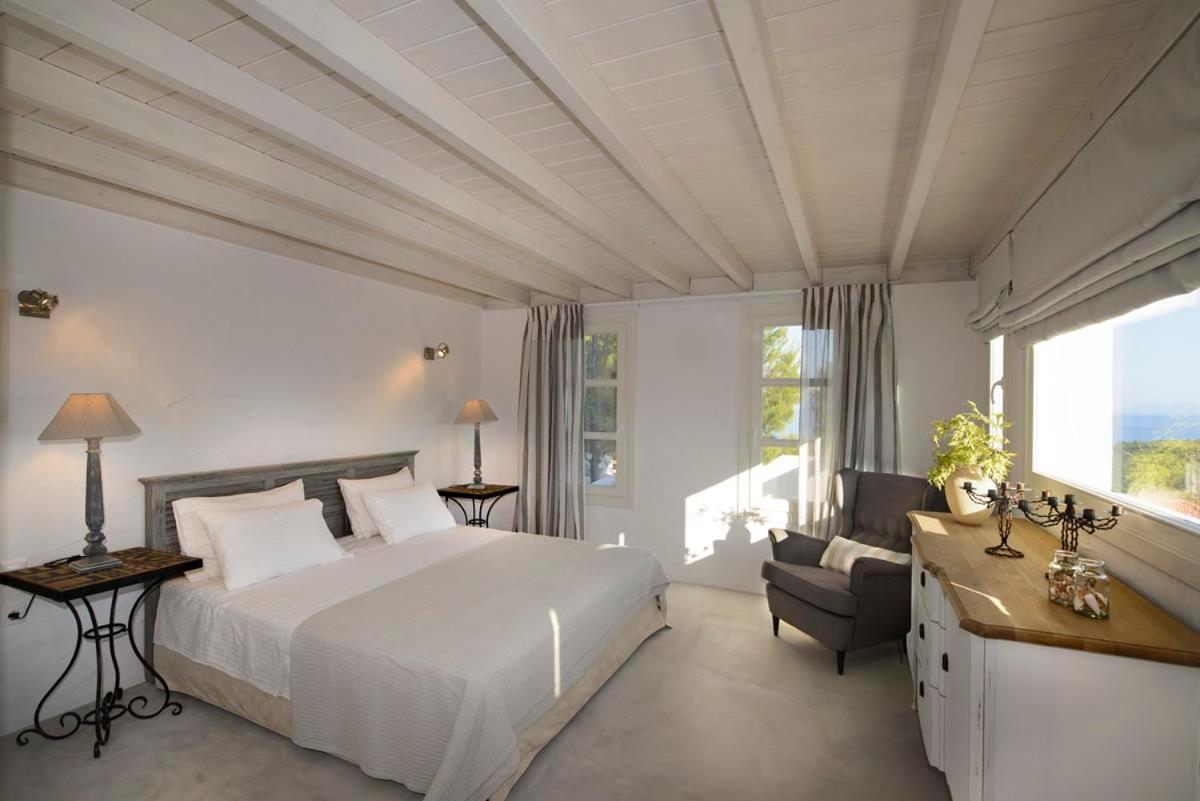 Anemolia Villas With Private Pools Near The Most Beautiful Beaches Of Alonissos Isomata Exterior photo