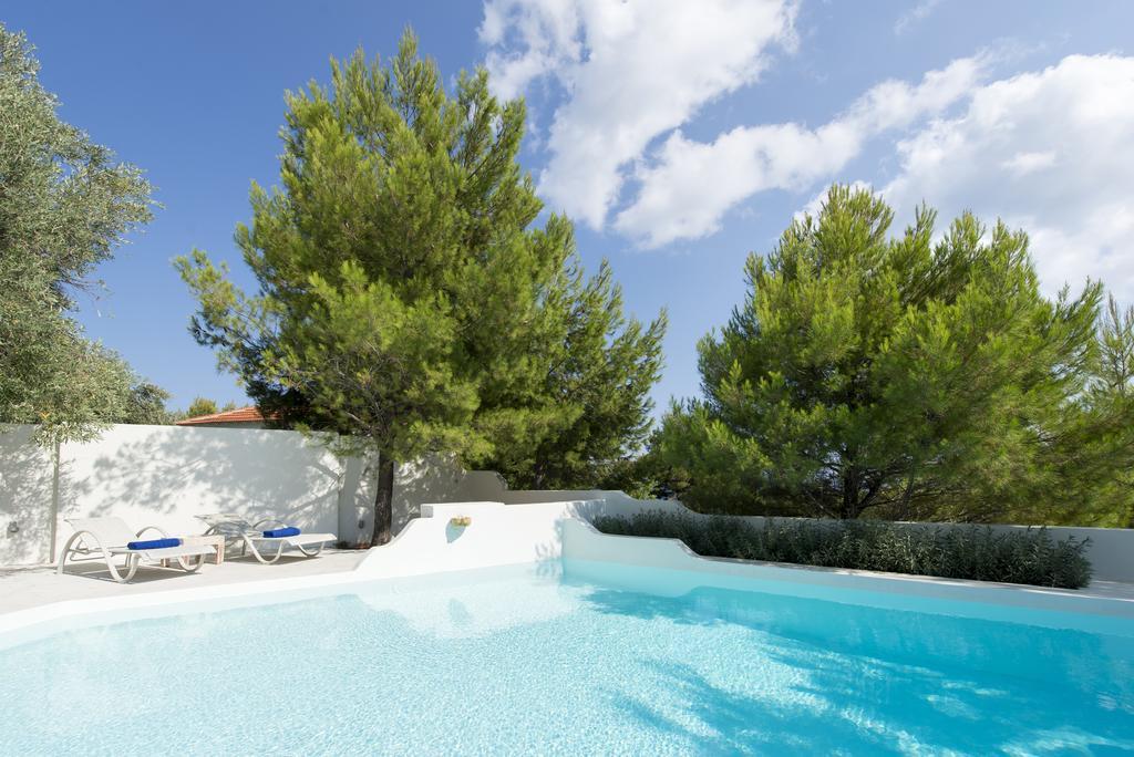 Anemolia Villas With Private Pools Near The Most Beautiful Beaches Of Alonissos Isomata Exterior photo